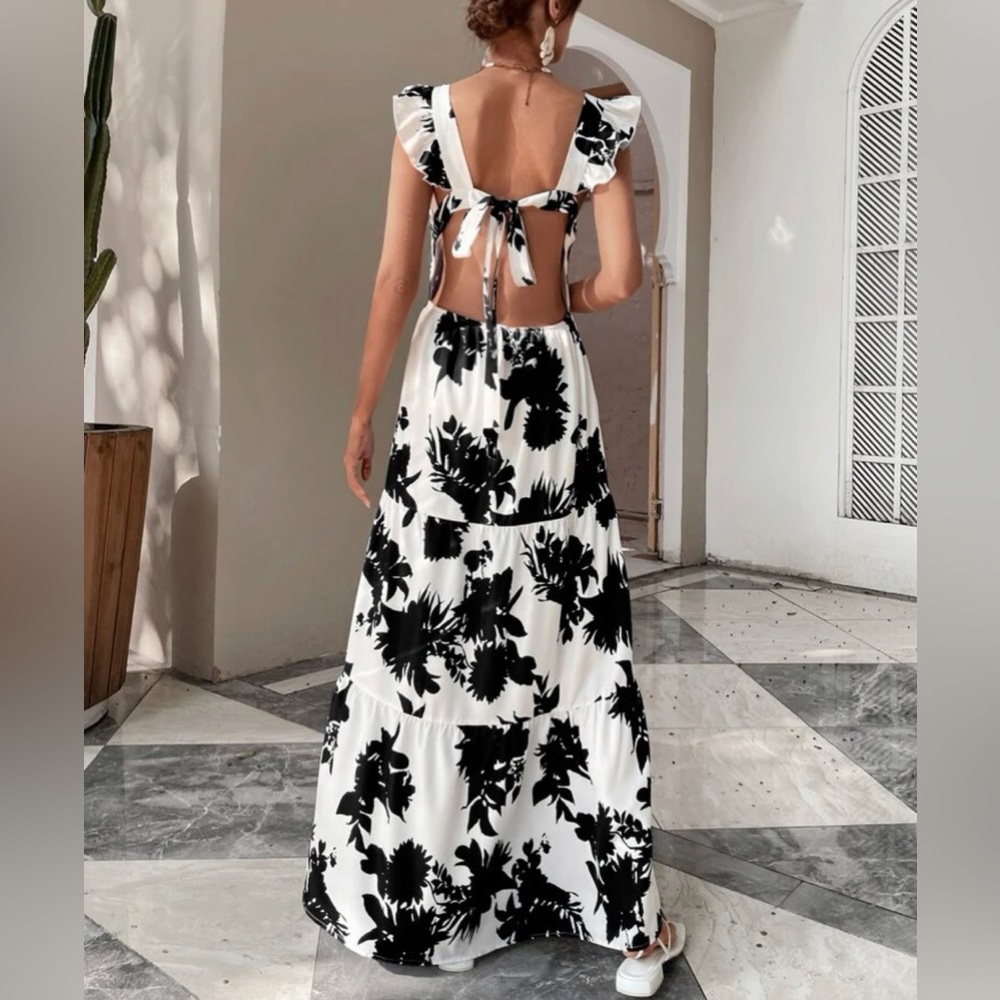 So cute🌸 Black and White Sundress NWOT